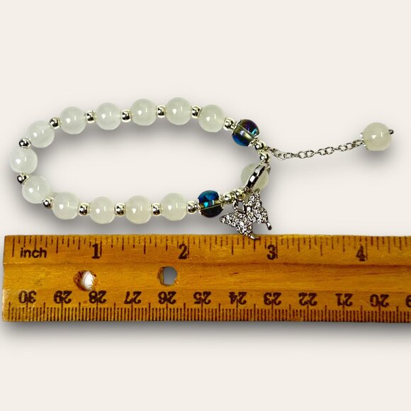 White Beaded Bracelet With Rhinestone Butterfly Charm & Blue Accent Beads Elasti - Picture 3 of 3